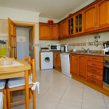 T2 Em Fechado. דירה *